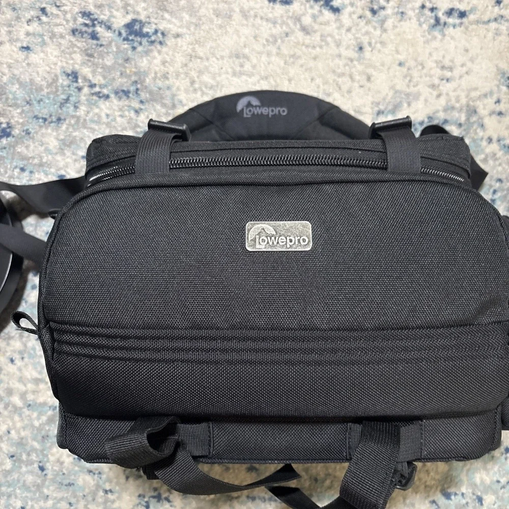 Lowepro Compact AW Camera Shoulder Bag - Black Multiple Padded Pockets Great Bag